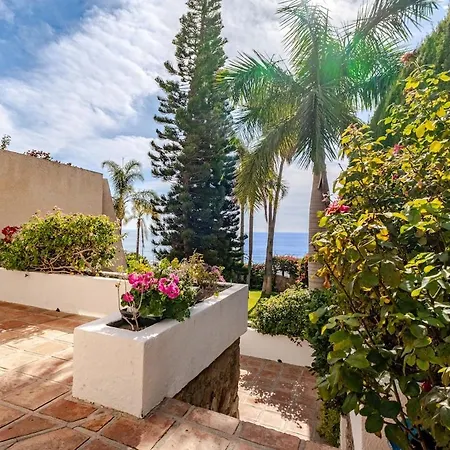 Oasis Beachfront Luxury Villa *