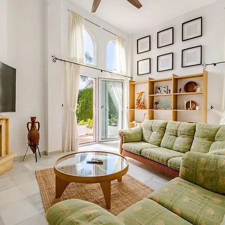 Villa Oasis Beachfront Luxury *