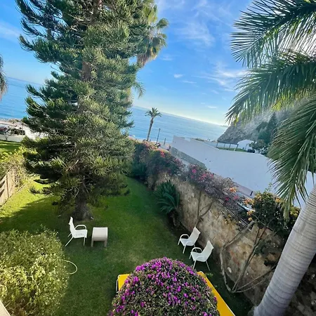 Oasis Beachfront Luxury Vila *