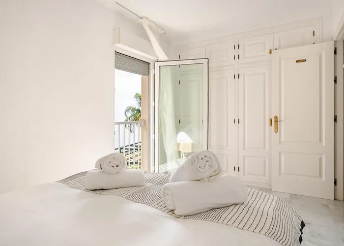 Oasis Beachfront Luxury Альмуньекар