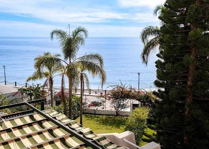 Oasis Beachfront Luxury Вилла *