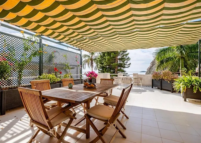 Вилла Oasis Beachfront Luxury *