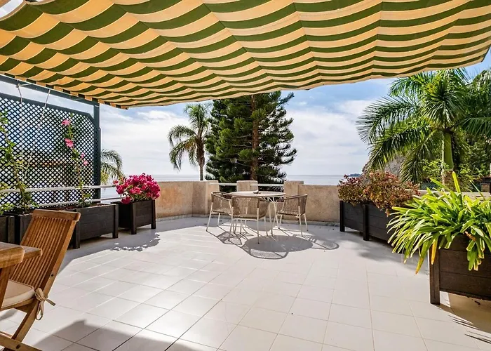 Вилла Oasis Beachfront Luxury *