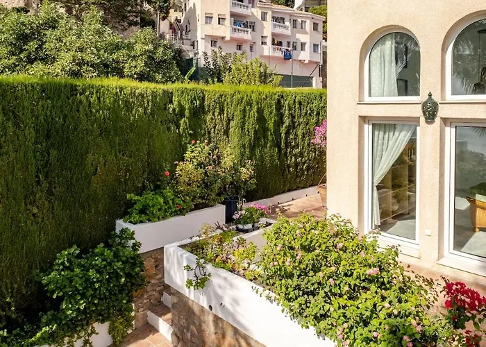 Oasis Beachfront Luxury Вилла Альмуньекар