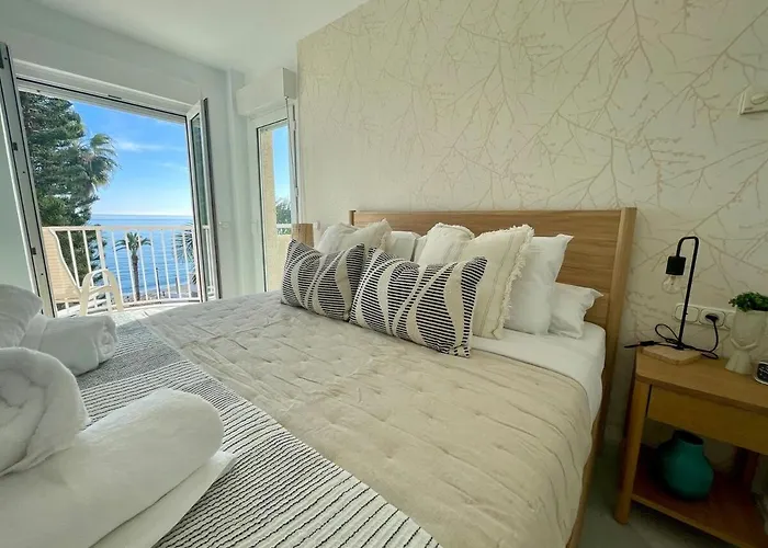 Вилла Oasis Beachfront Luxury Альмуньекар