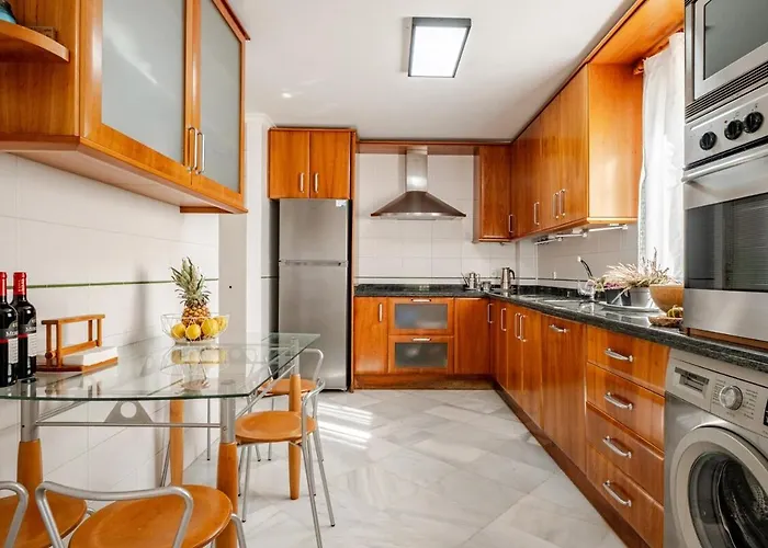 Oasis Beachfront Luxury Альмуньекар