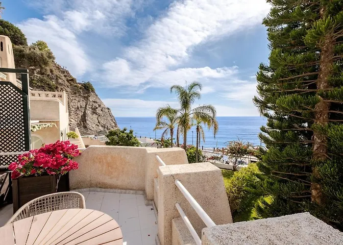 Oasis Beachfront Luxury Вилла Альмуньекар