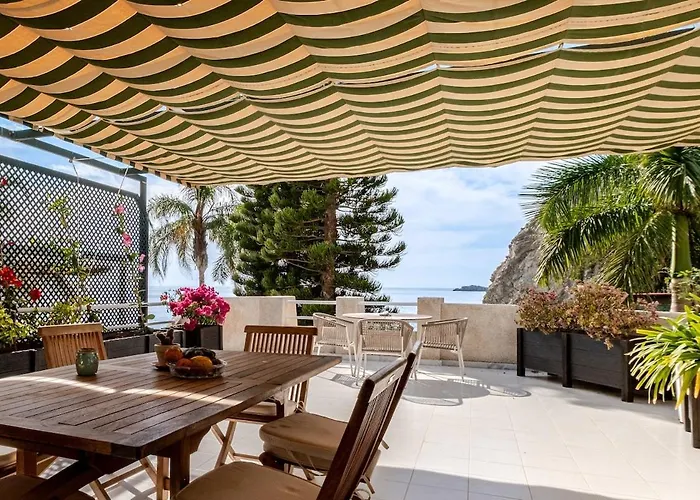 Oasis Beachfront Luxury Вилла Альмуньекар